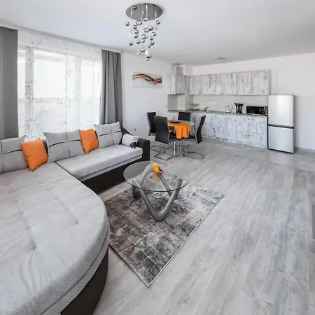 Next To Gondola Stylish And Charming * Banszko