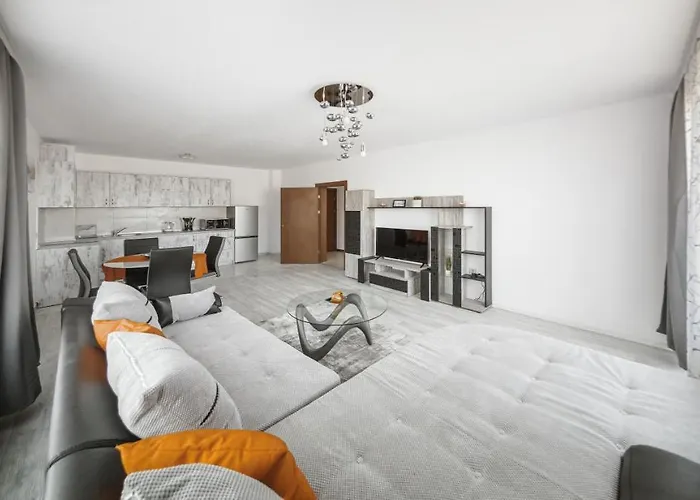 Next To Gondola Stylish And Charming 班斯科